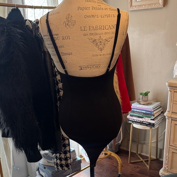 Forever 21 Black Strappy Bodysuit Ribbed Adjustable Straps Snap Bottom Closure M - Picture 3 of 8